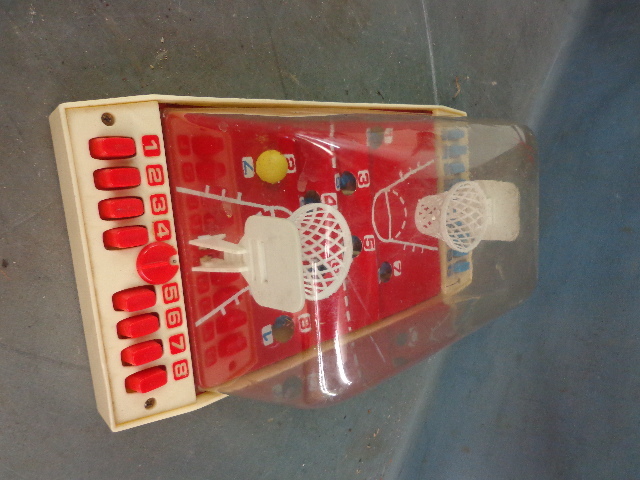 lot 18 image: Vintage Basket Ball Game