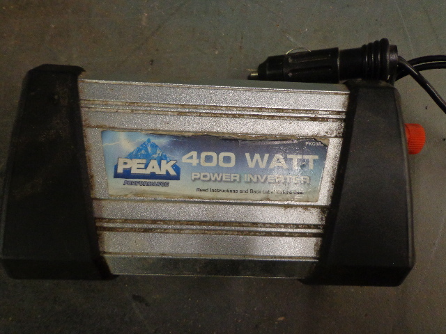 lot 25 image: 400 Watt Power Inverter