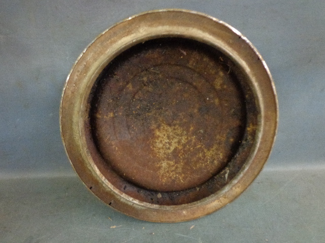 lot 28 image: Chevy Hubcap