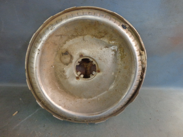 lot 32 image: Metal Hubcap With Spinner