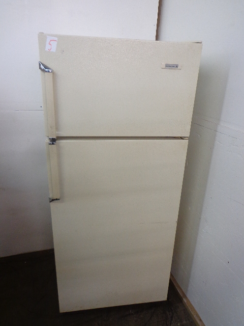 lot 5 image: Kelvinator Fridge
