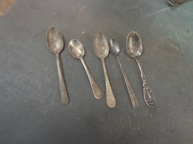 lot 52 image: Flat Ware