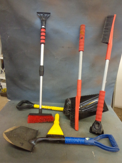 lot 58 image: Shovels & Ice Scrapers
