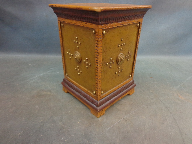 lot 66 image: Little Wooden Clock