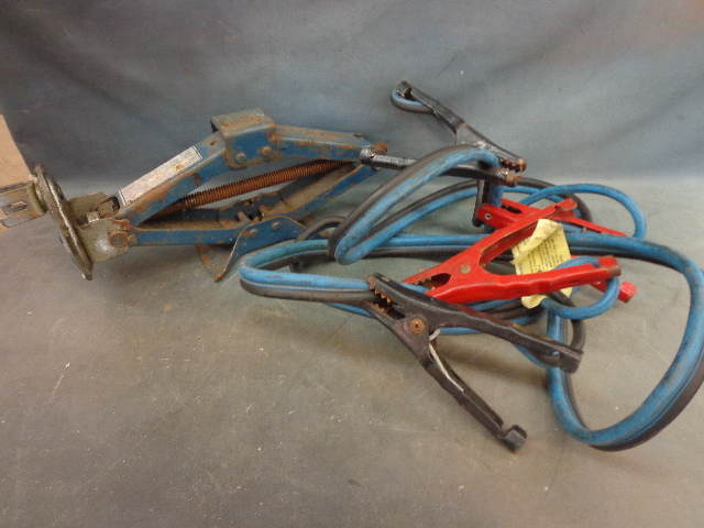 lot 72 image: Jack & Jumper Cables
