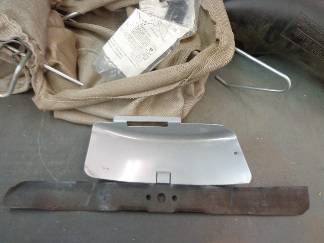 lot 75 image: Mulching Kit