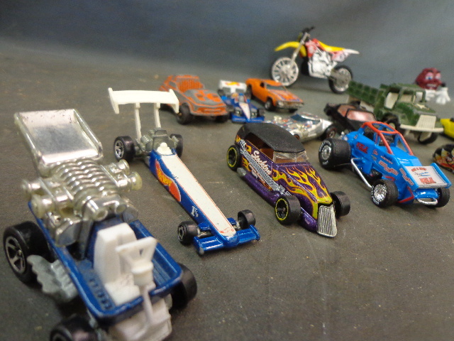 lot 82 image: Mattel & Matchbox Cars