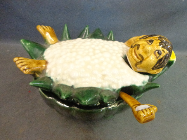 lot 93 image: Gravy Bowl
