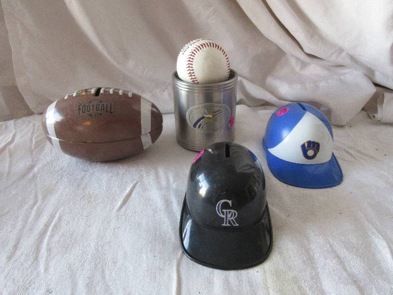 3 d handfull baseball cards