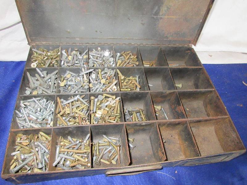 misc sgrews and metal case
