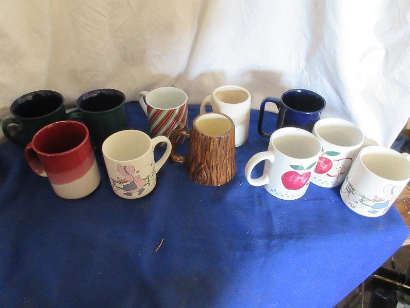 box of really neat coffee cups