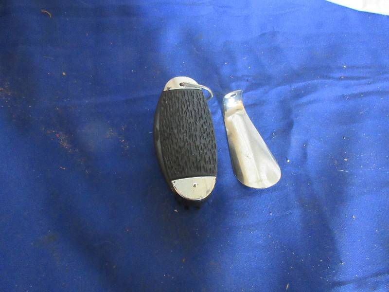 shoe horn and shing brush