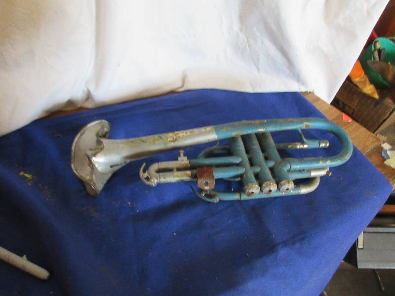 antique horn