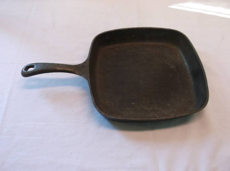 lot 19 image: Griswold