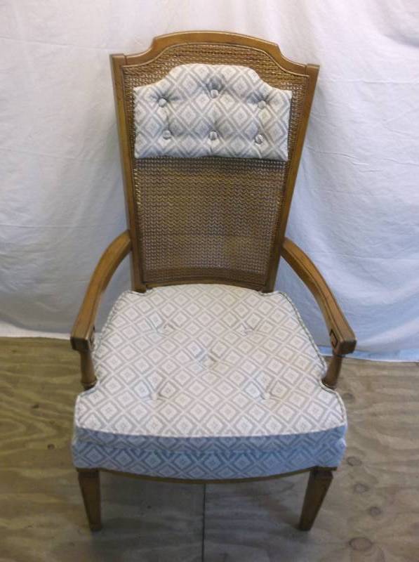 lot 21 image: Chair