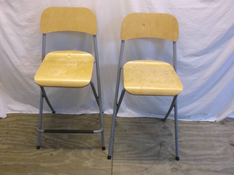 lot 24 image: Bar Stool