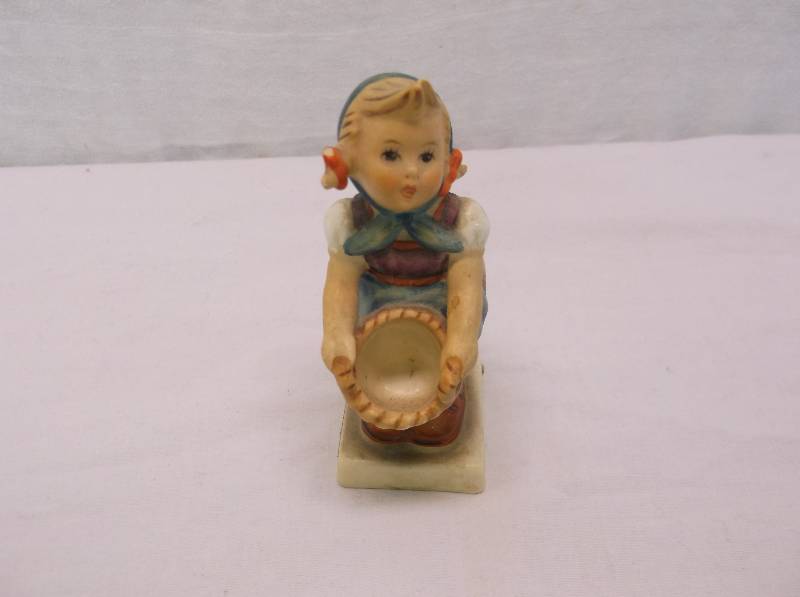 lot 27 image: Hummel