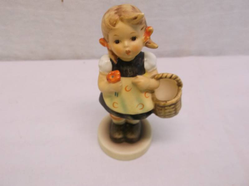 lot 33 image: Hummel