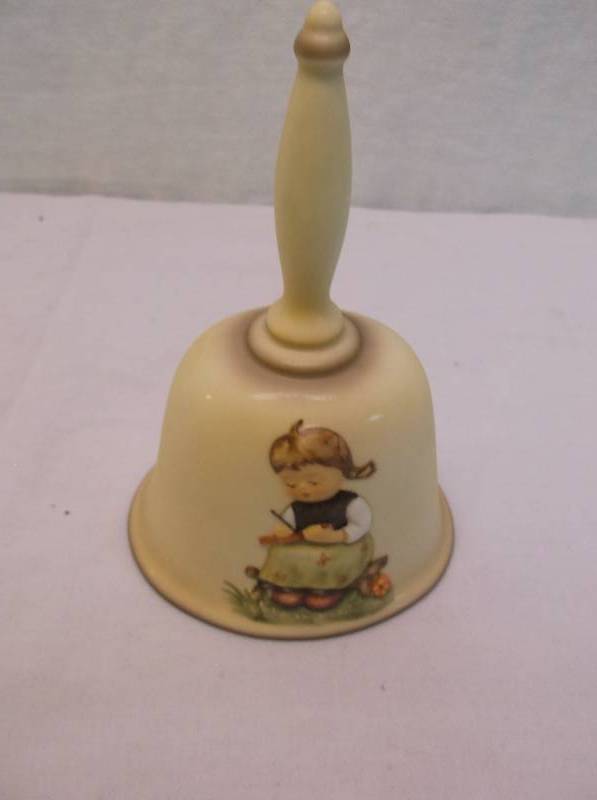 lot 35 image: Hummel