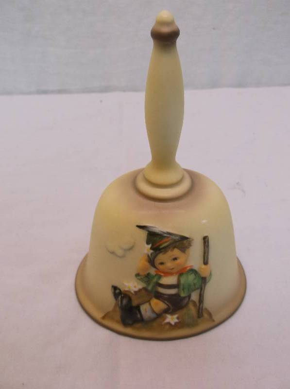 lot 36 image: Hummel