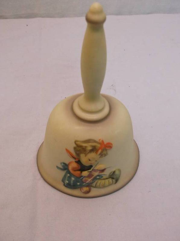 lot 38 image: Hummel