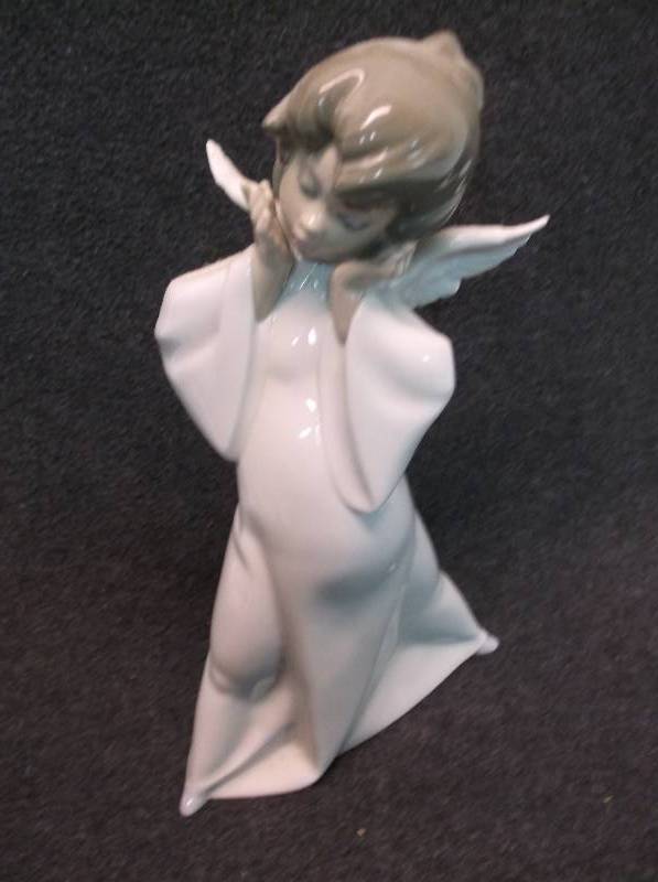 lot 72 image: LLadro