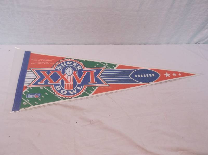 lot 76 image: Collectible