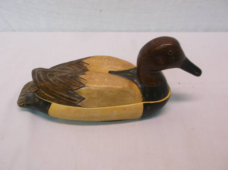 lot 148 image: Candy Dish