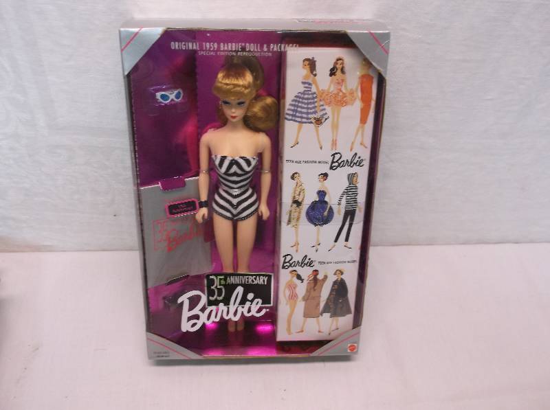 lot 174 image: Collectible