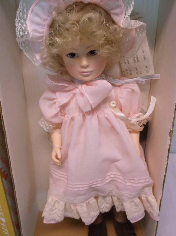 lot 177 image: Collectible