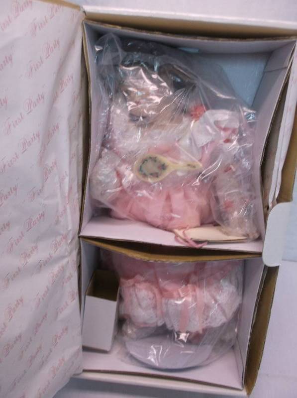 lot 180 image: Collectible