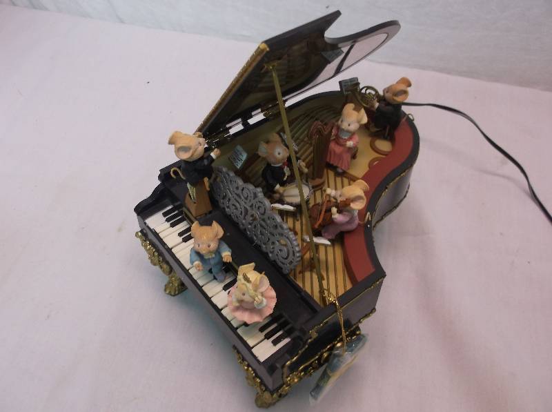 lot 182 image: Collectible