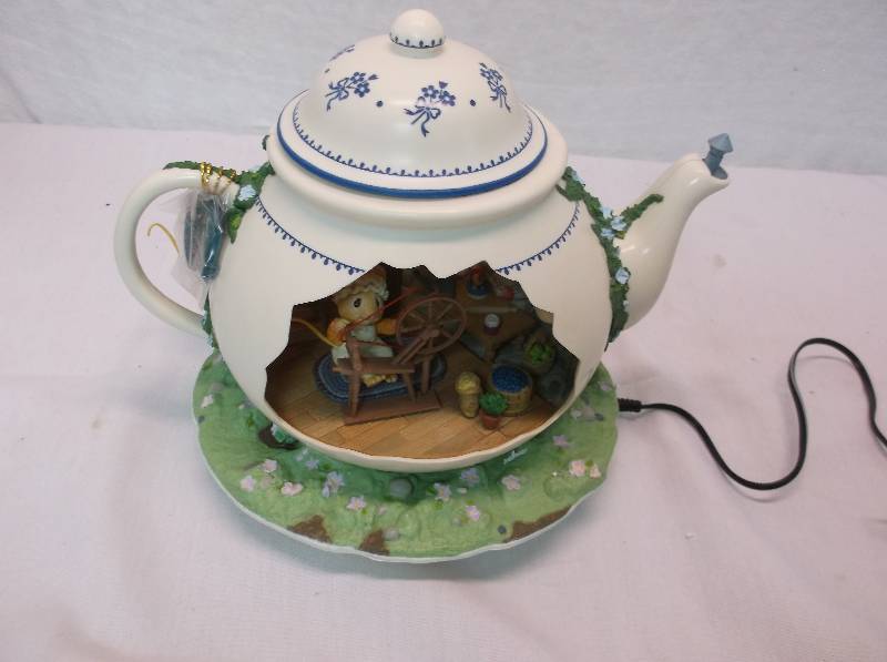 lot 183 image: Collectible