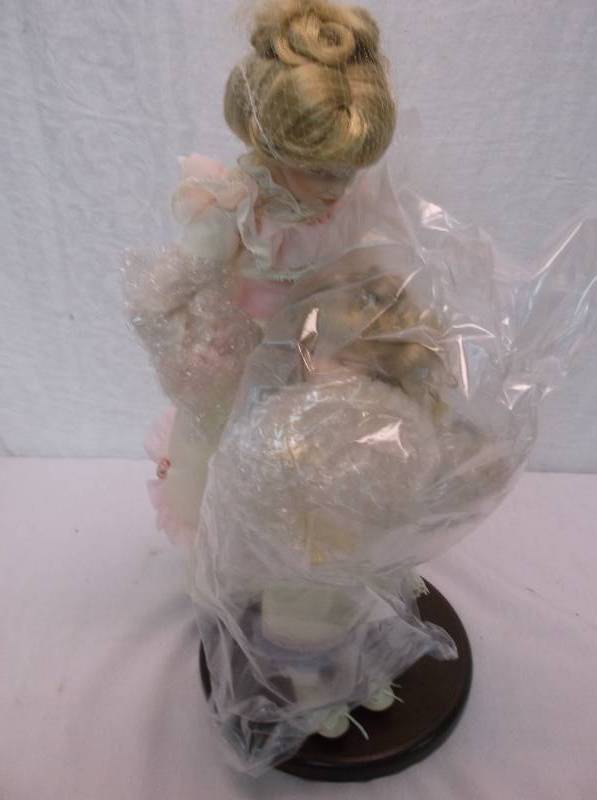 lot 186 image: Collectible