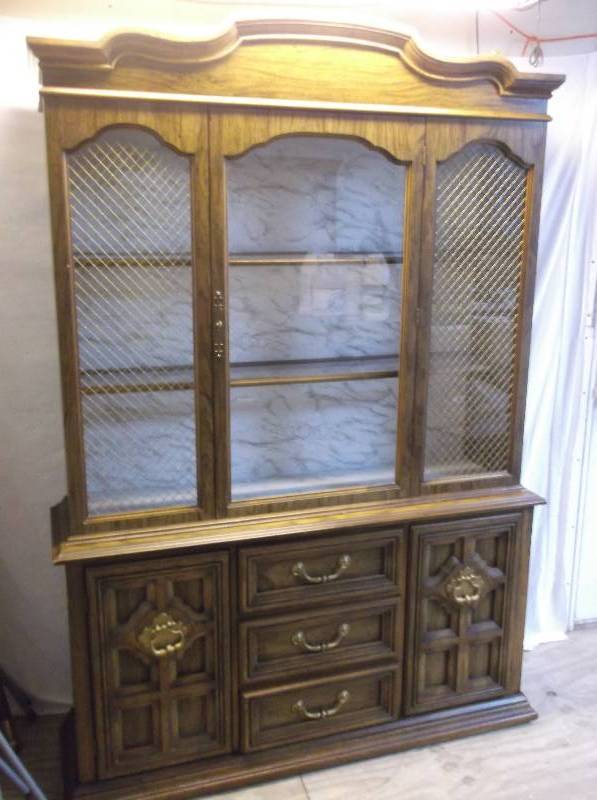 lot 235 image: Buffet Hutch