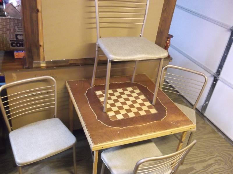 lot 208 image: Gaming Table