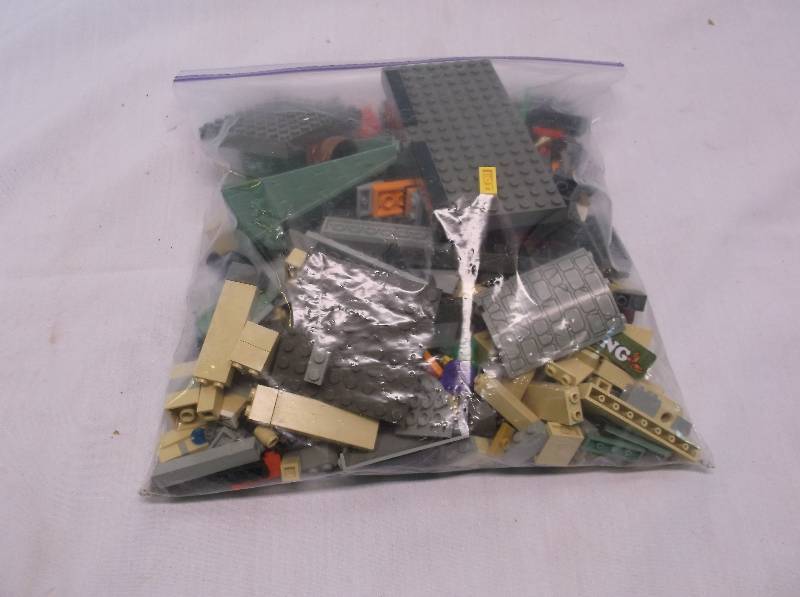 lot 212 image: Legos