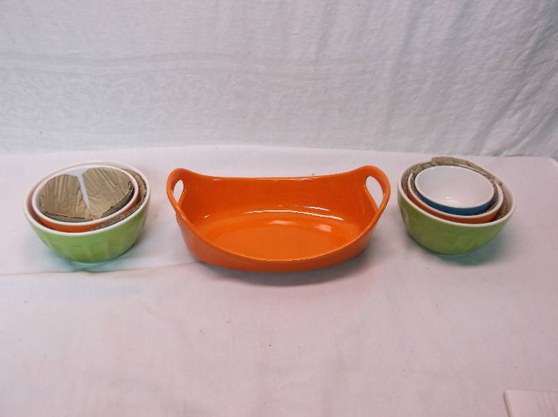 lot 253 image: Rachel Ray Dish