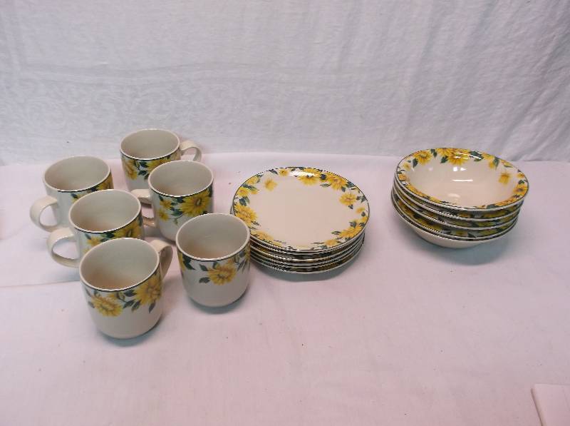 lot 255 image: Dishes