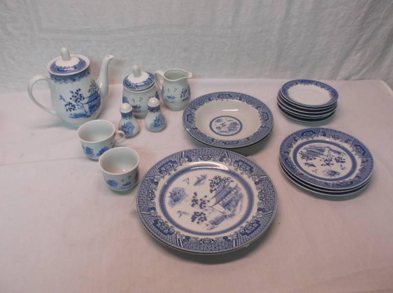 lot 257 image: Dishes