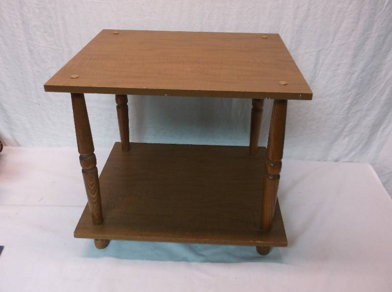 lot 258 image: End Table