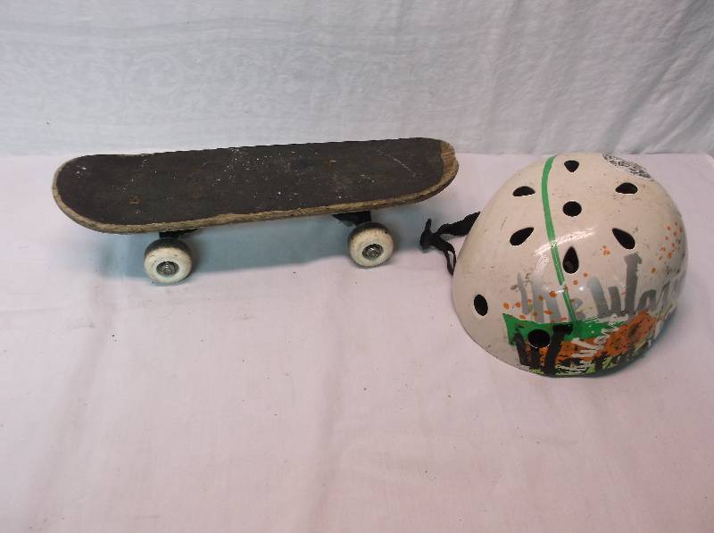 lot 265 image: Skateboard