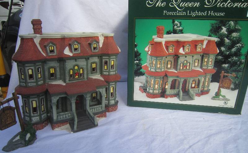 Collectible Christmas Lighted House - The Queen Victoria