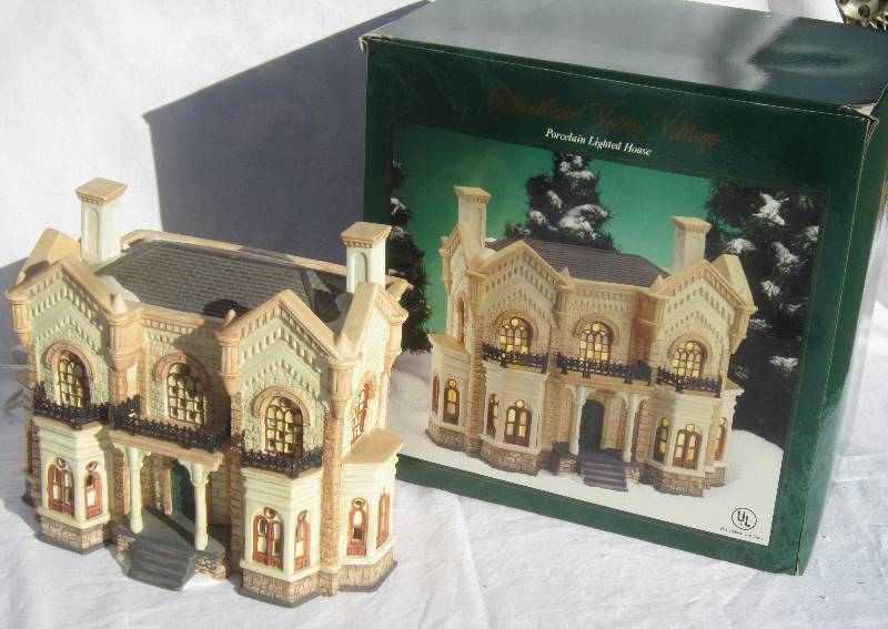 Collectible Christmas Lighted House - Heartland Valley Village - White House