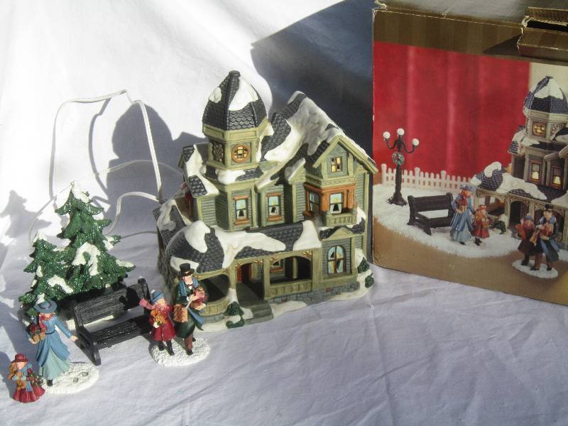 Collectible Christmas Lighted House - Village Square - Victorian House