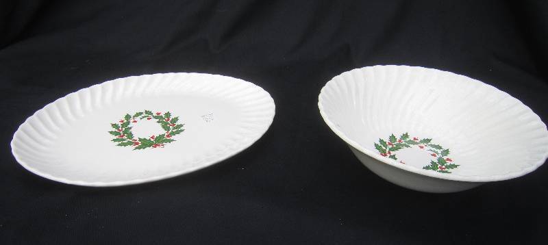 Holly Dishes - Serving Bowl & Oval Platter