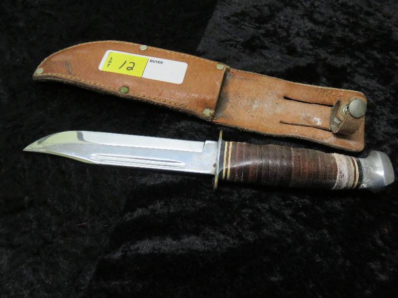 lot 12 image: Hunting Knife