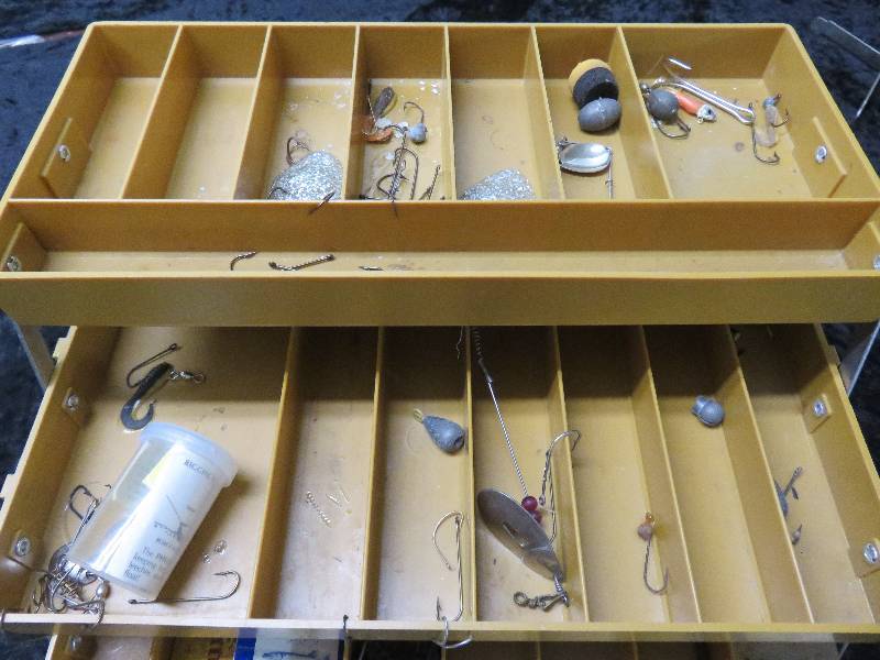 lot 21 image: Old Pal Tackle Box