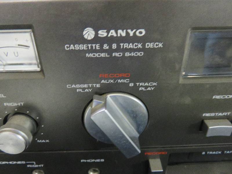 lot 37 image: Sanyo Cassette and 8 Track Player