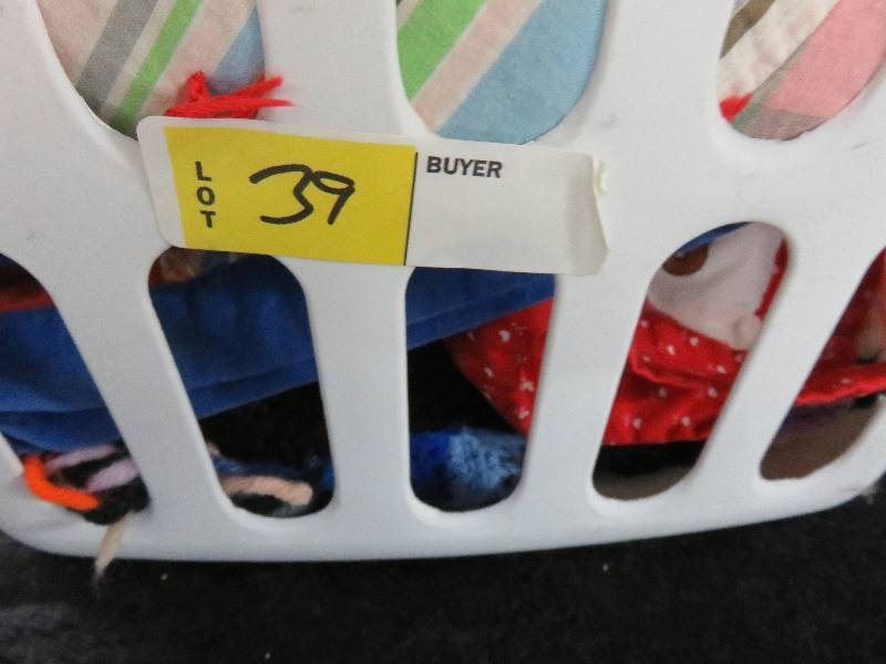 lot 39 image: Laundry Basket with quilts